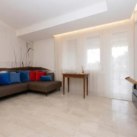 Appartamento Marriott Imperium Desenzanoloft Official Partner Homes&villas By Marriott Bonvoy Desenzano del Garda